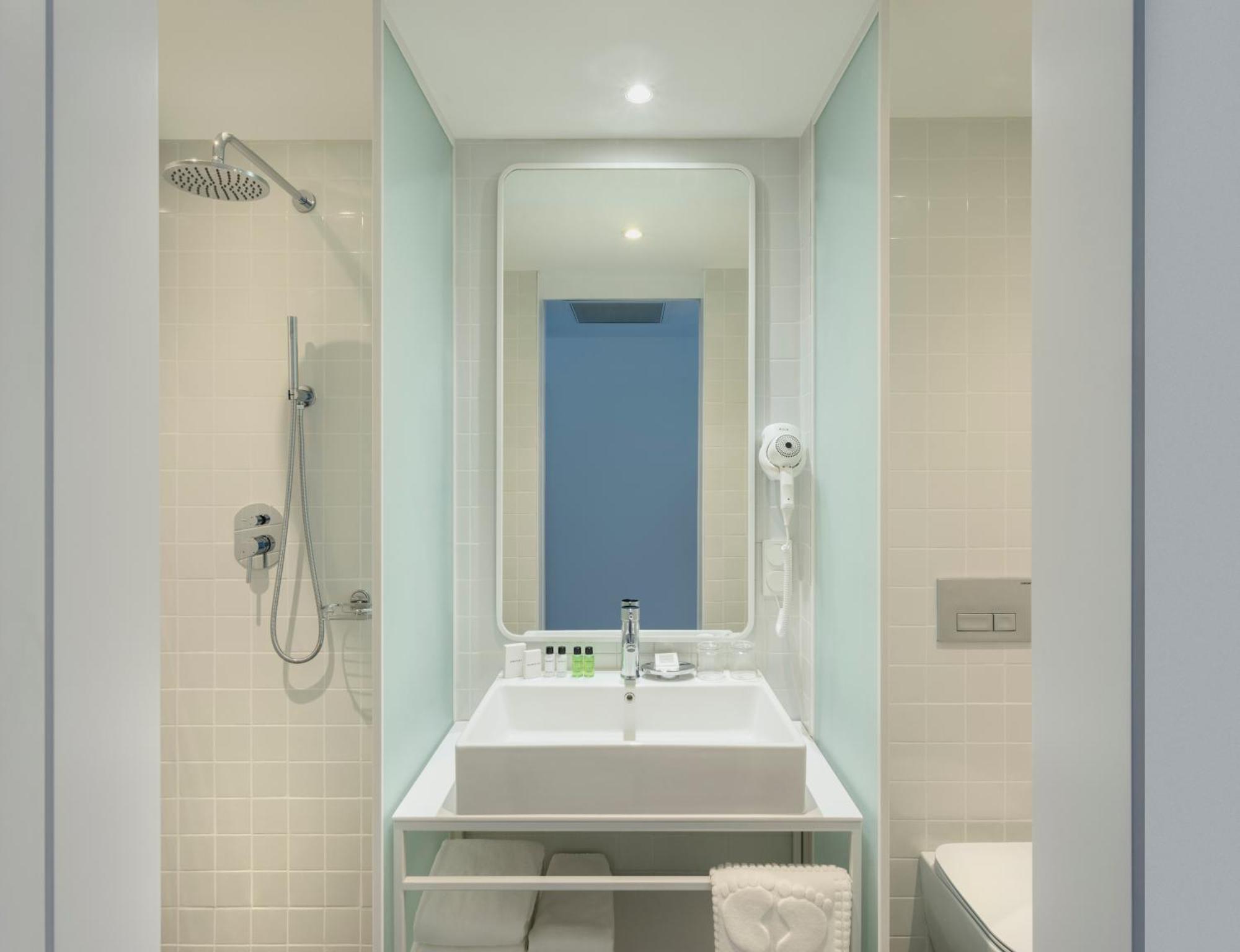 Golden Tulip Design Tbilisi Hotel Phòng bức ảnh