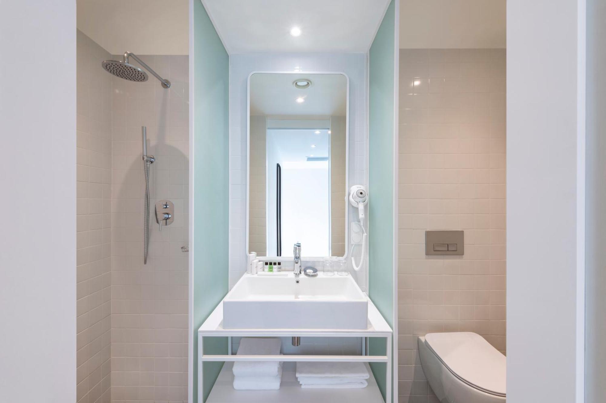 Golden Tulip Design Tbilisi Hotel Phòng bức ảnh