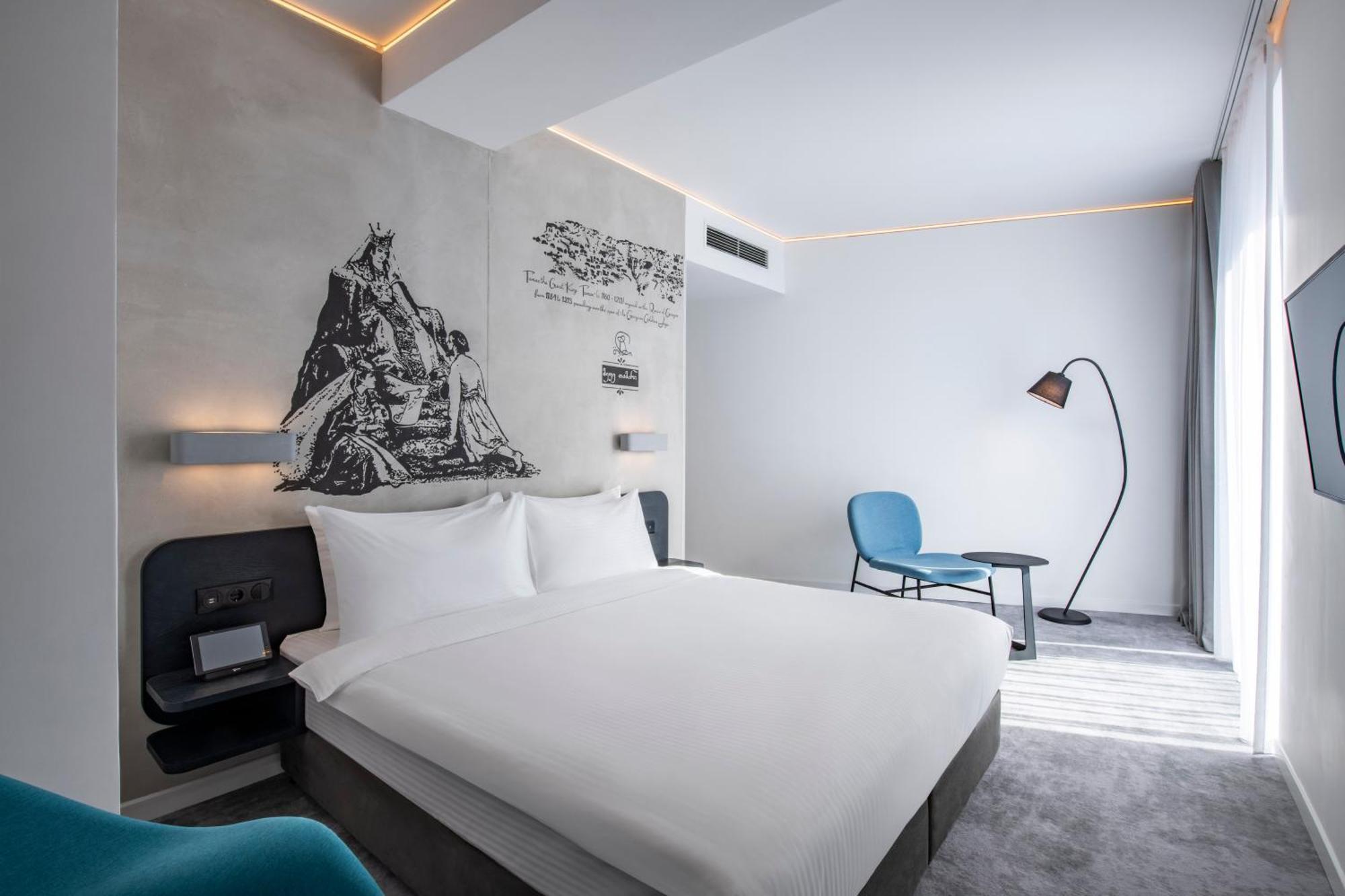 Golden Tulip Design Tbilisi Hotel Phòng bức ảnh