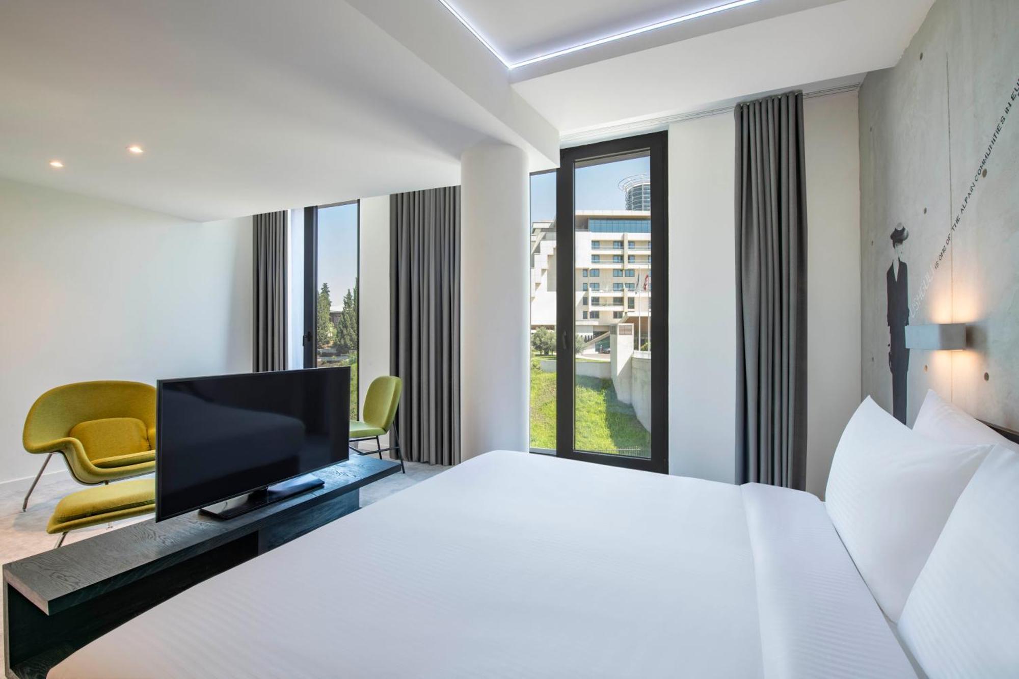 Golden Tulip Design Tbilisi Hotel Phòng bức ảnh