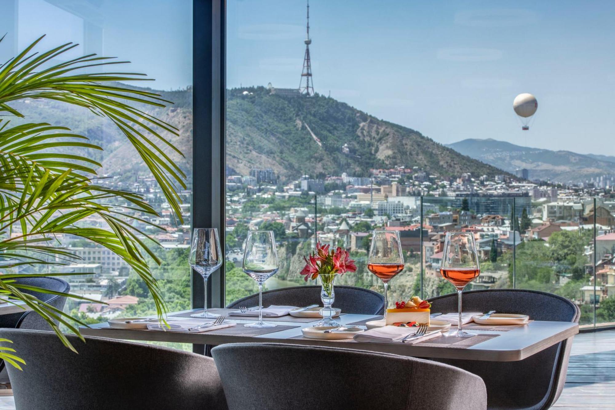 Golden Tulip Design Tbilisi Hotel Ngoại thất bức ảnh